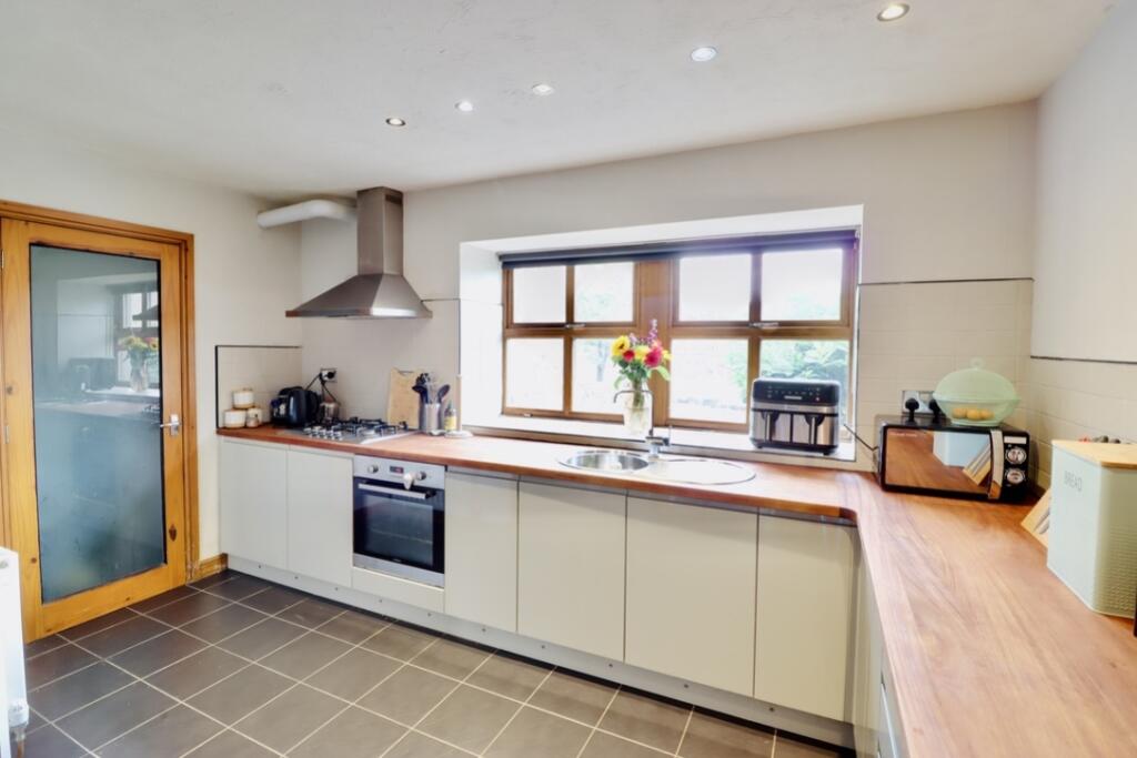 House in Bradford, Denholme - View 4