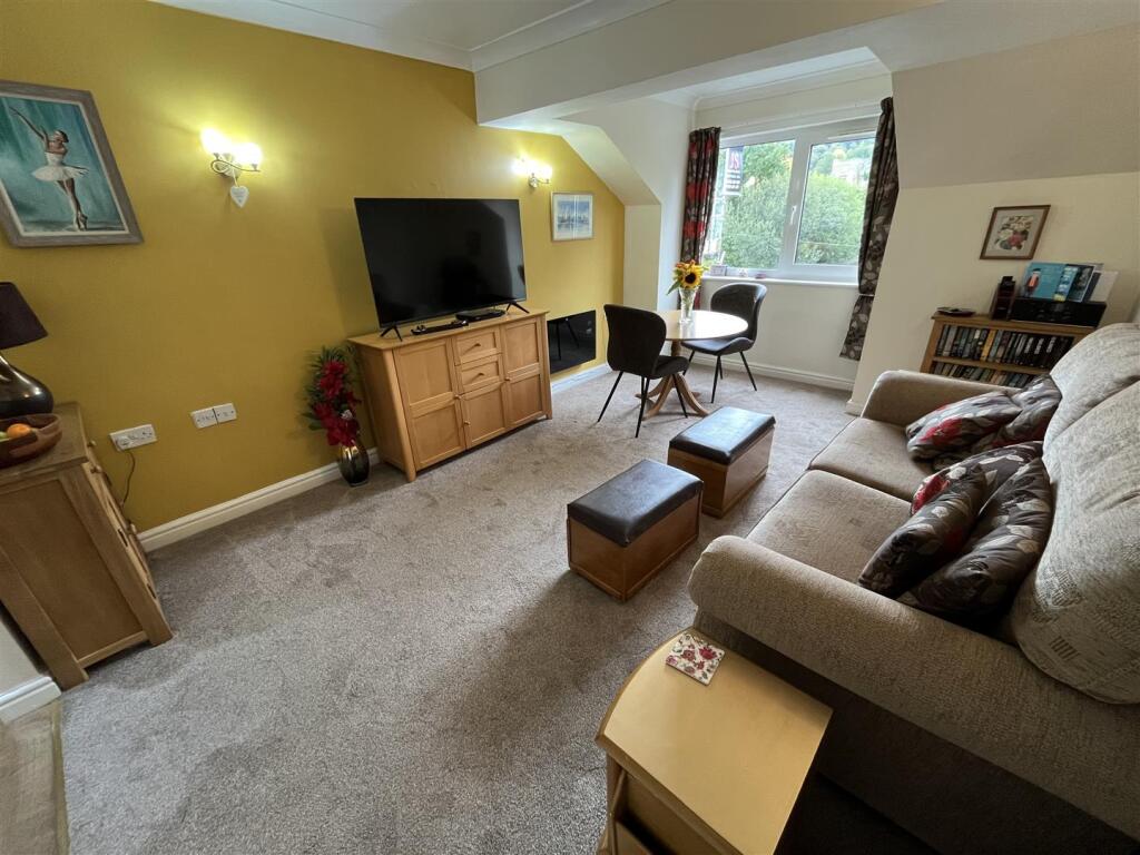 76 Conway Road, Colwyn Bay photo 2
