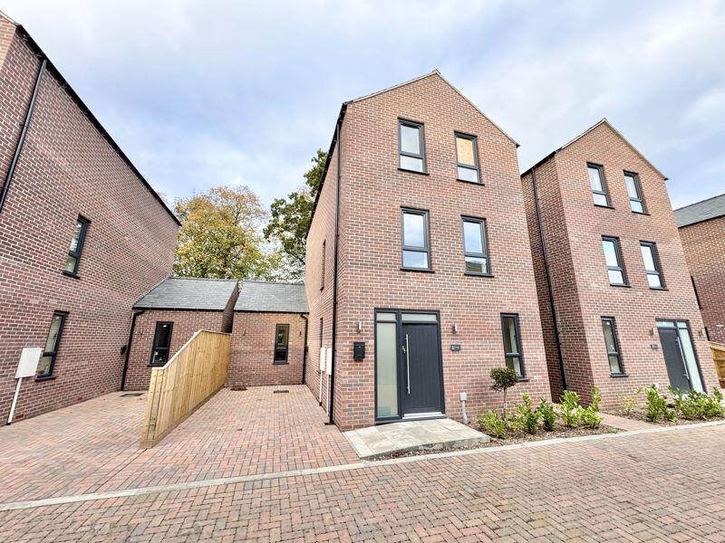 4-bed detached on The Glade, Grimsby, £315,000