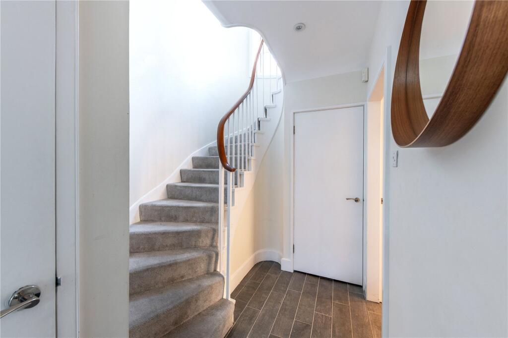 House in London - View 5