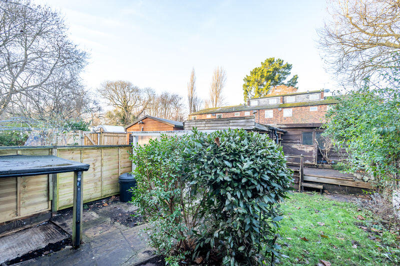 Maplehurst Road, Chichester photo 2