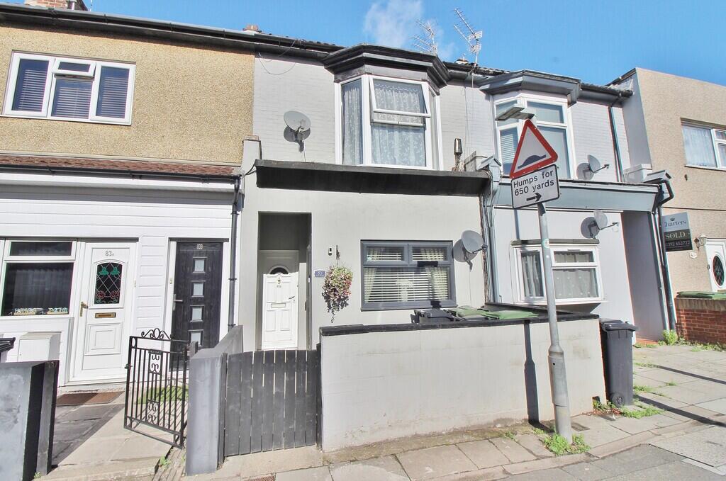 2-bed flat on New Road, Buckland, £145,000