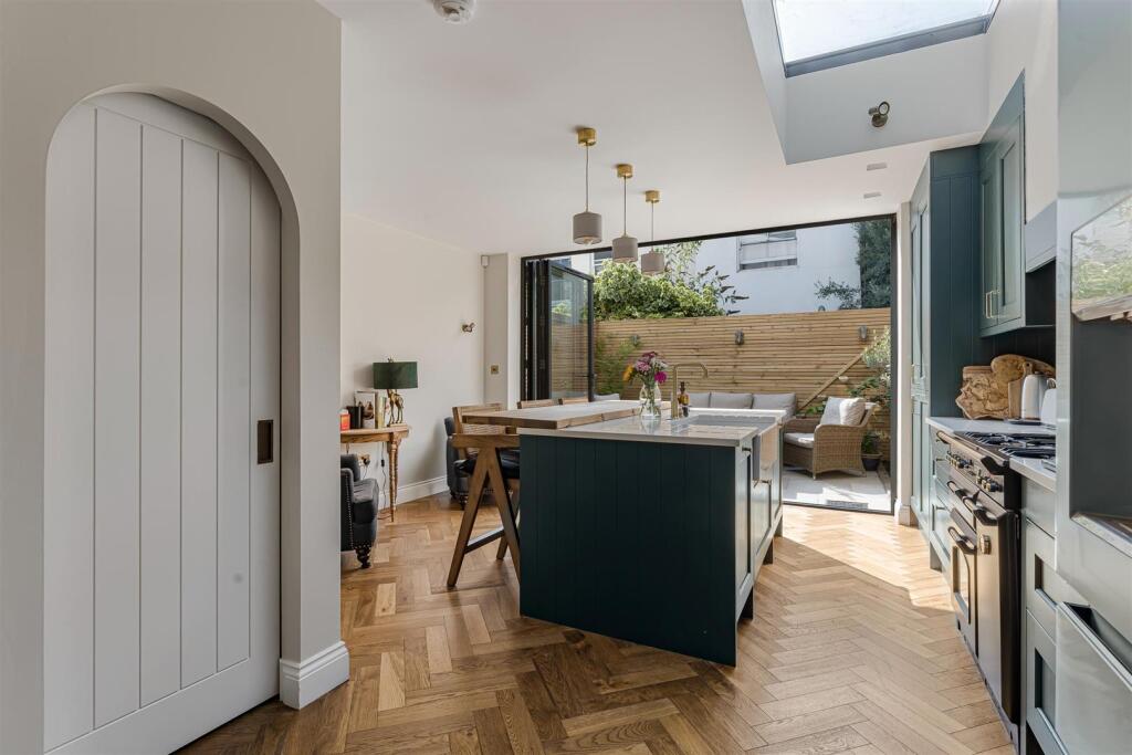 House in London - View 5