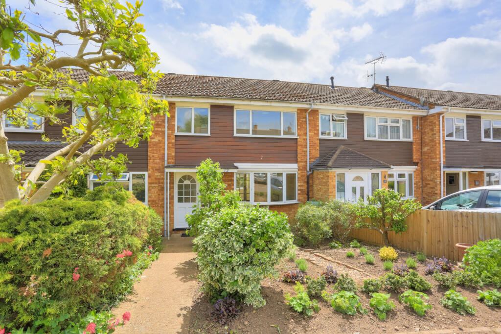 3-bed terraced on Canham Close, Kimpton, Herts, SG4, £425,000