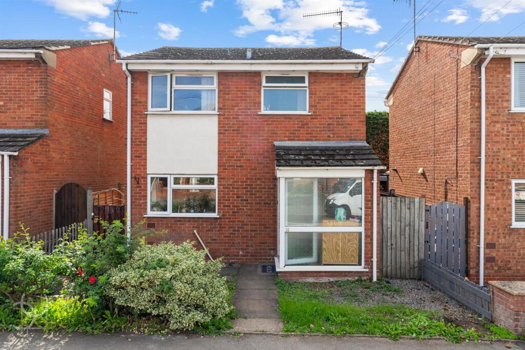 3-bed detached on Elm Road, Evesham, £270,000