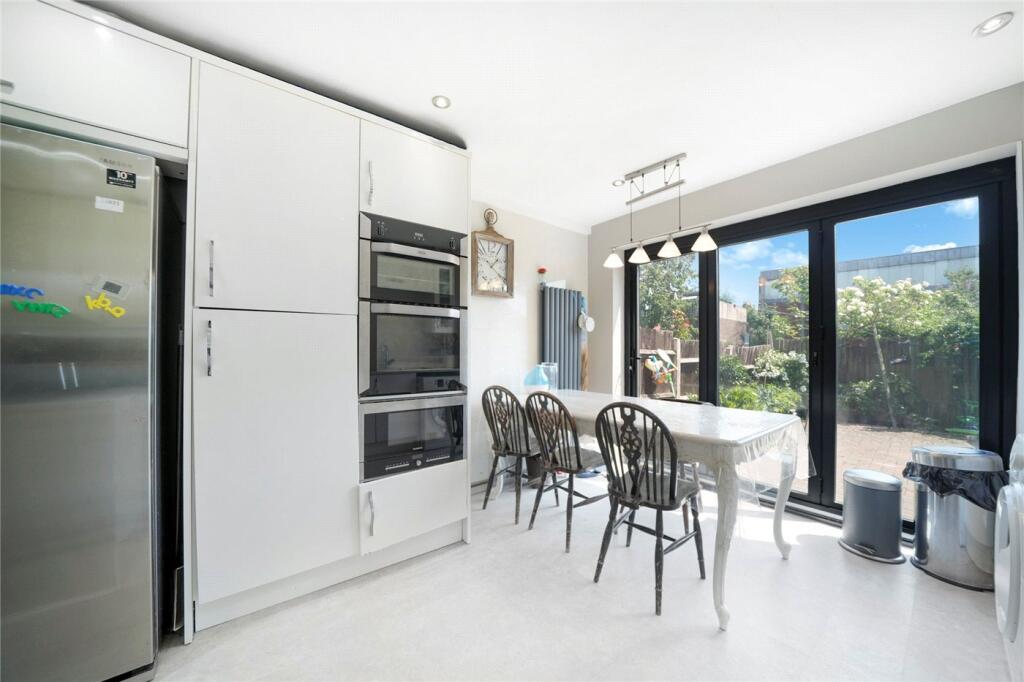 House in London, Archway - More
