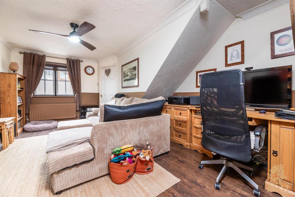 House in Ashfield, Hazelgrove, Hucknall - View 5