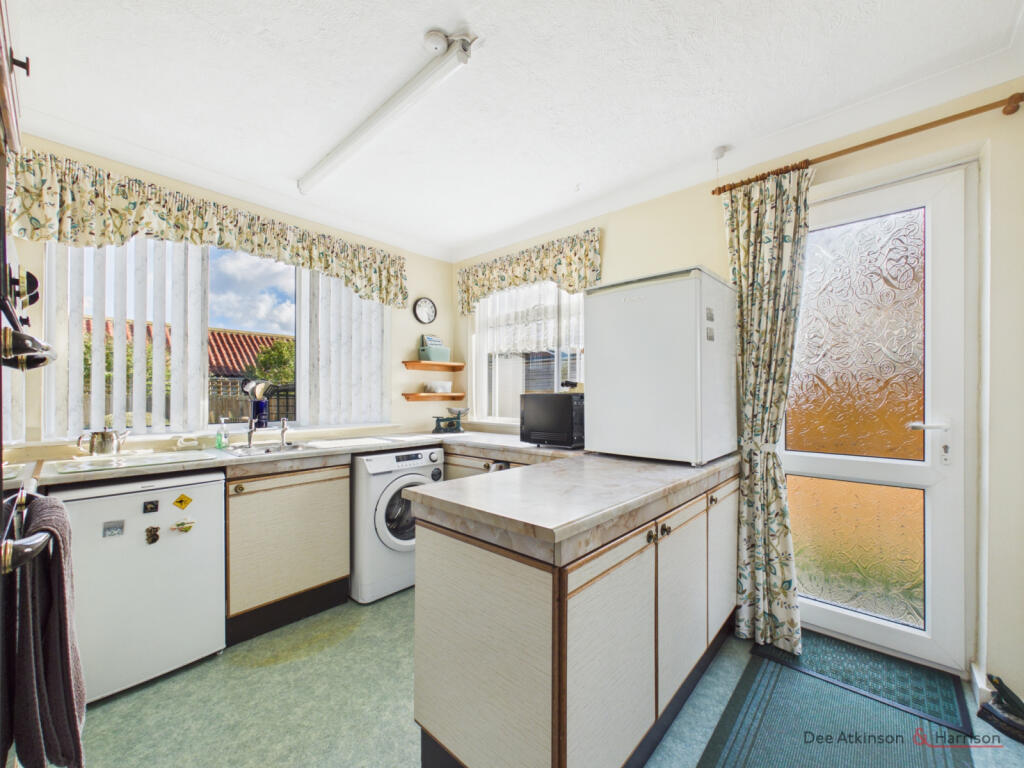 Pasture Close, Leconfield, HU17 7NL photo 3