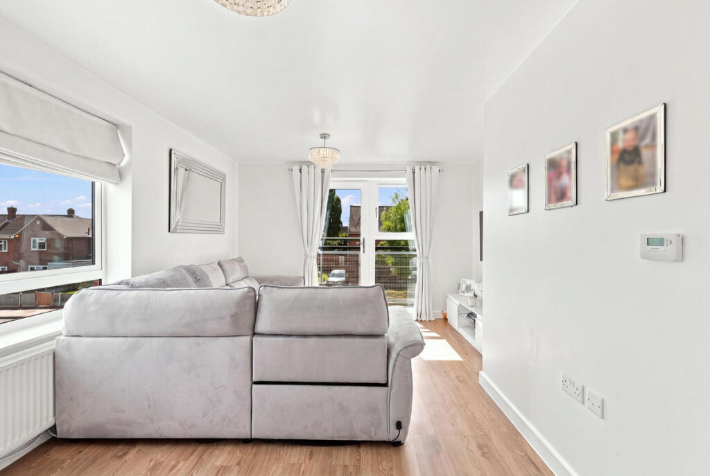 Apartment in Southend-on-Sea - More