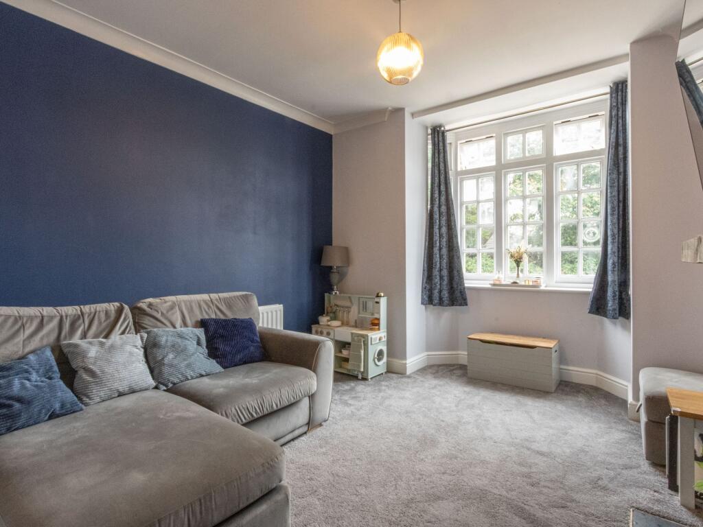 House in Blackwater, Darby Green, Yateley - View 5