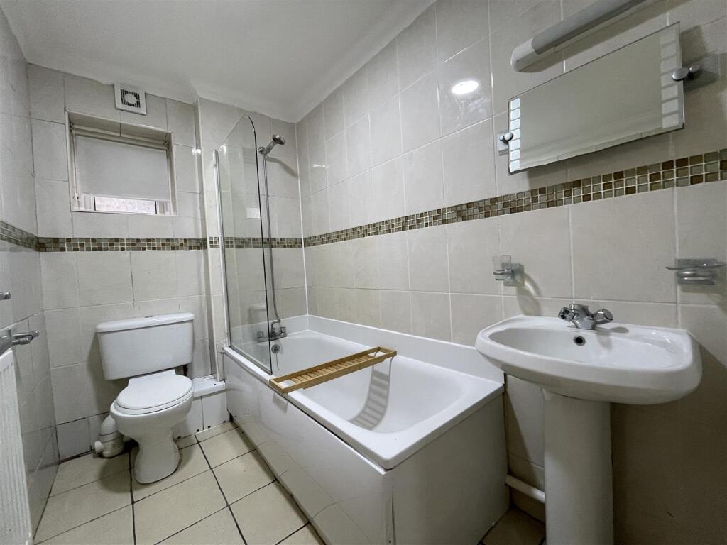Apartment in Cardiff, Roath - More