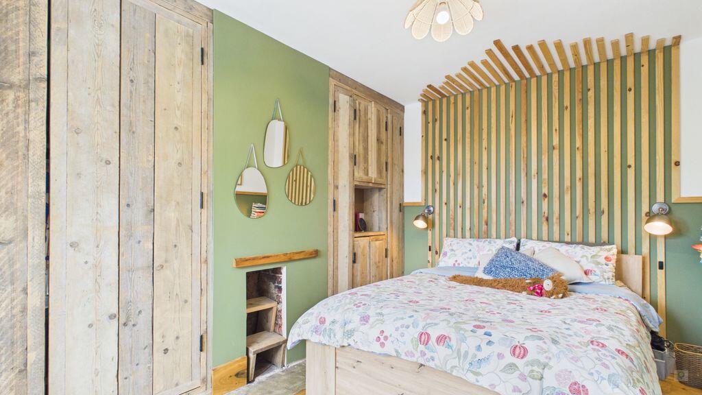 House in Stoke-sub-Hamdon, Somerset - More