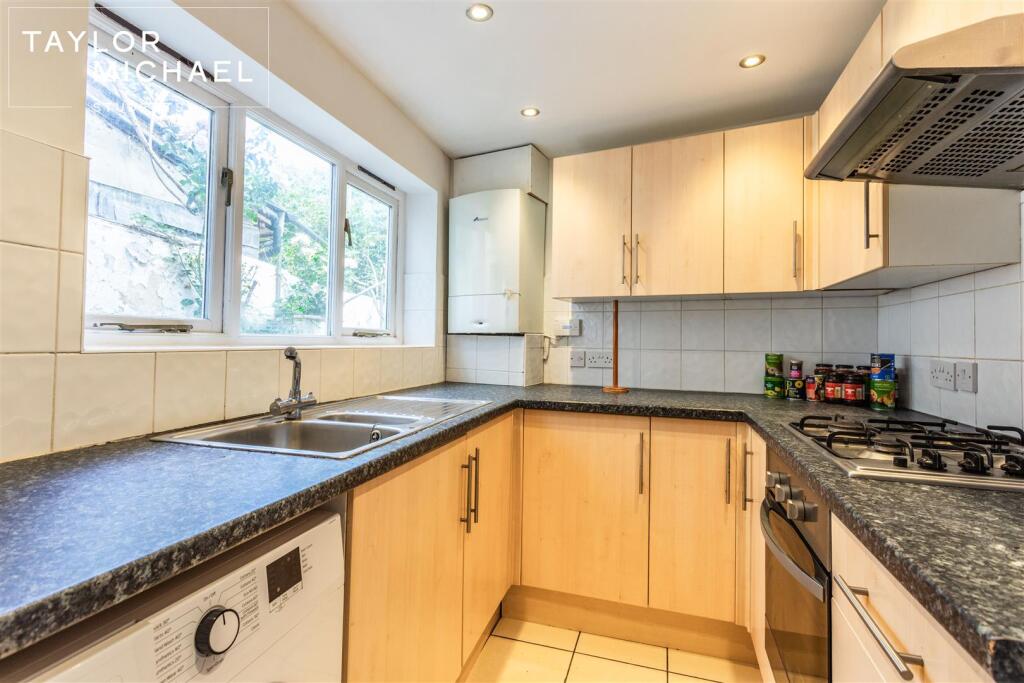 4 bedroom terraced house for rent