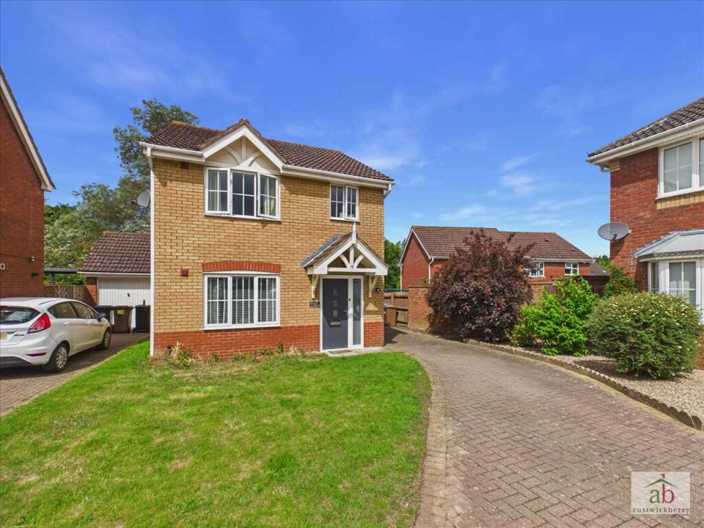 3-bed detached on Lotus Close, Ipswich, £325,000
