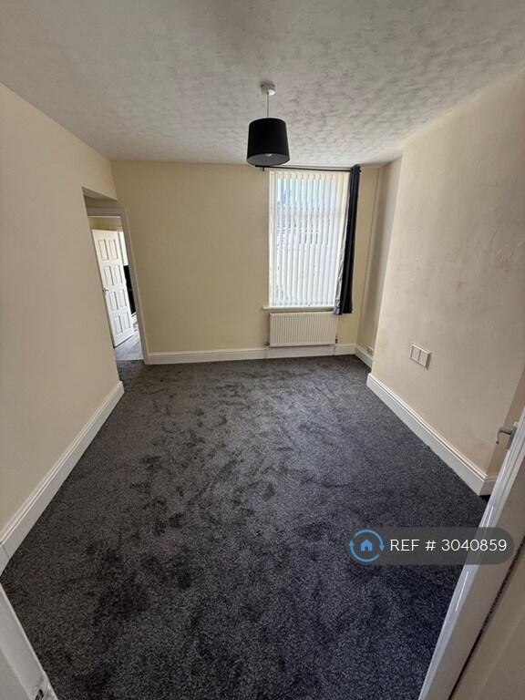 Apartment in Chester, Ellesmere Port - View 2