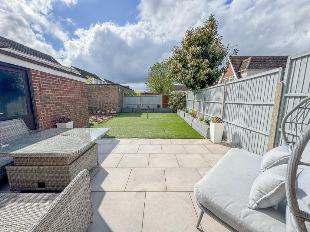 The Walk, Hullbridge, SS5 6 photo 4
