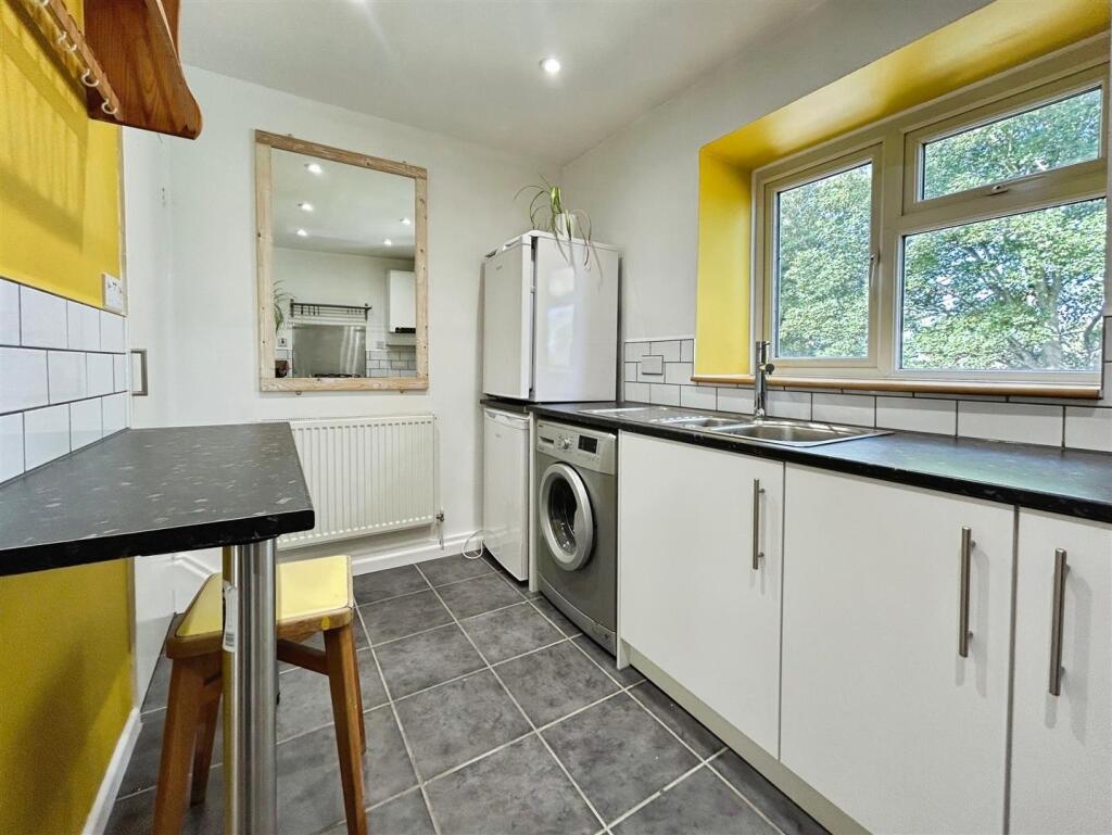 Compton Close, Leamington Spa photo 4