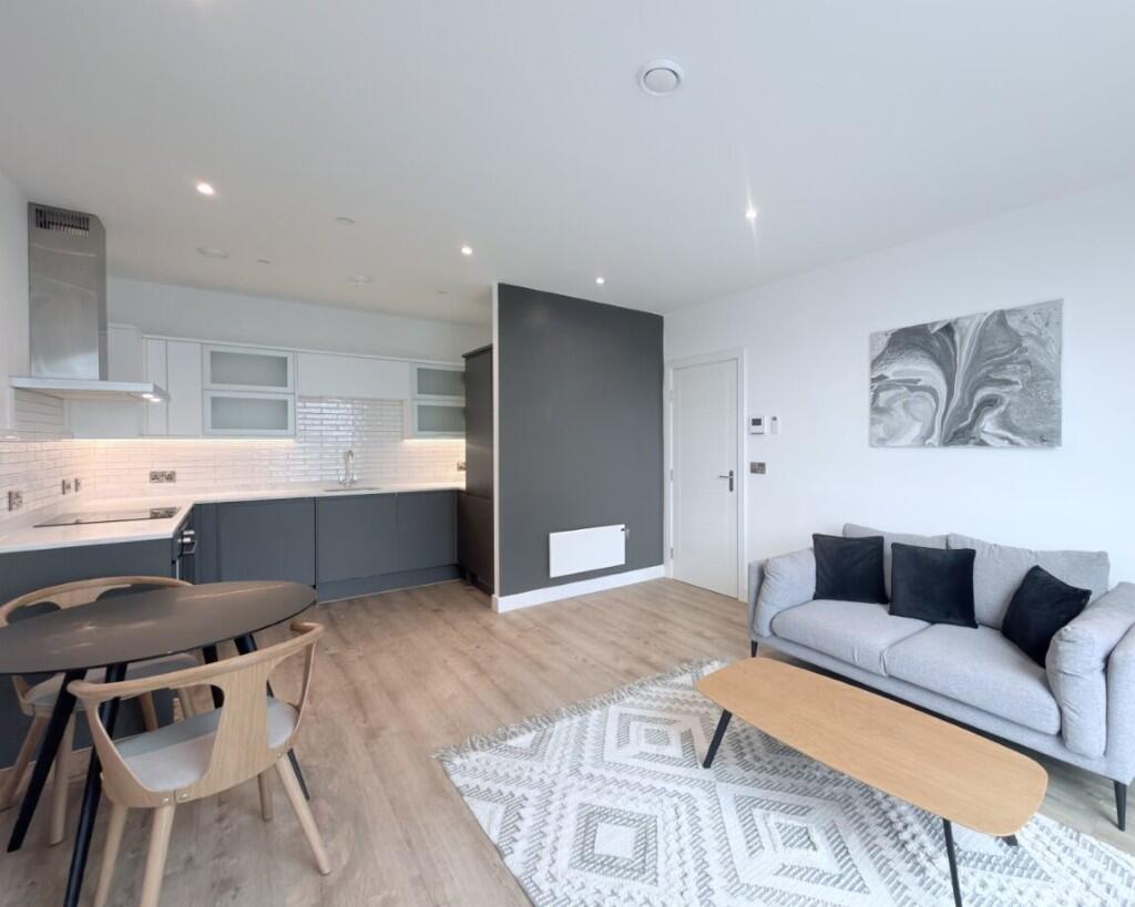 Main image of property: Anaconda cut, 100 Greengate, M3