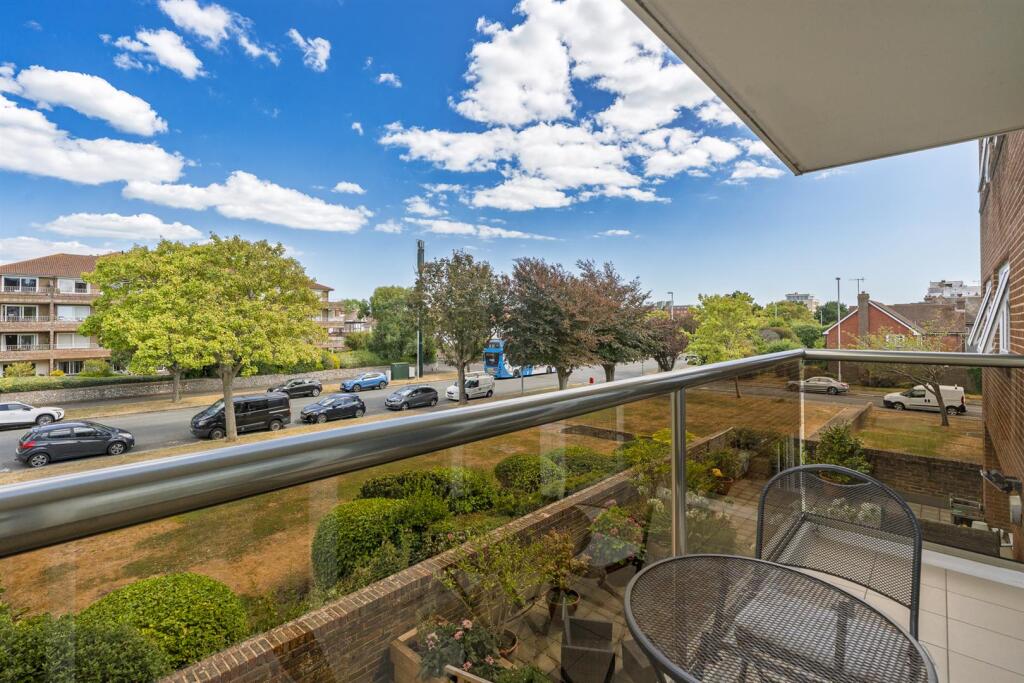 Apartment in Brighton - View 4