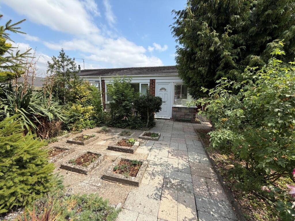2-bed semi-detached on Edmondes Close, Warwick, £220,000