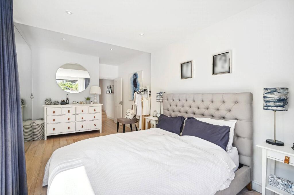 Apartment in London - View 5