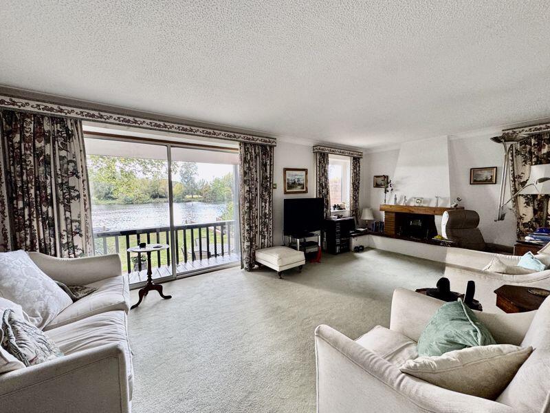 Rare Riverside Gem with Mooring, Bourne End photo 3