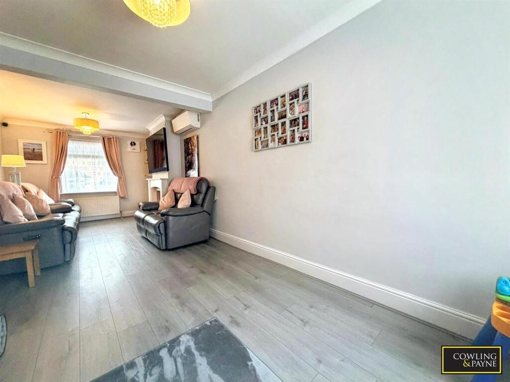 House in Basildon, Bowers Gifford and North Benfleet - View 5