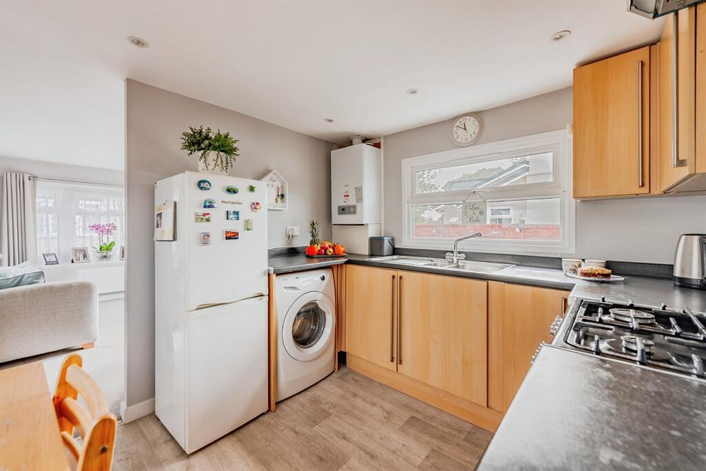 House in Tandridge, Burstow - More