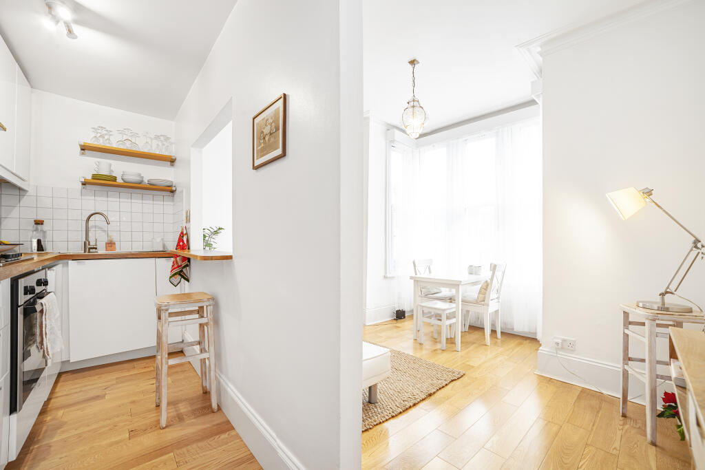 Apartment in London - View 5