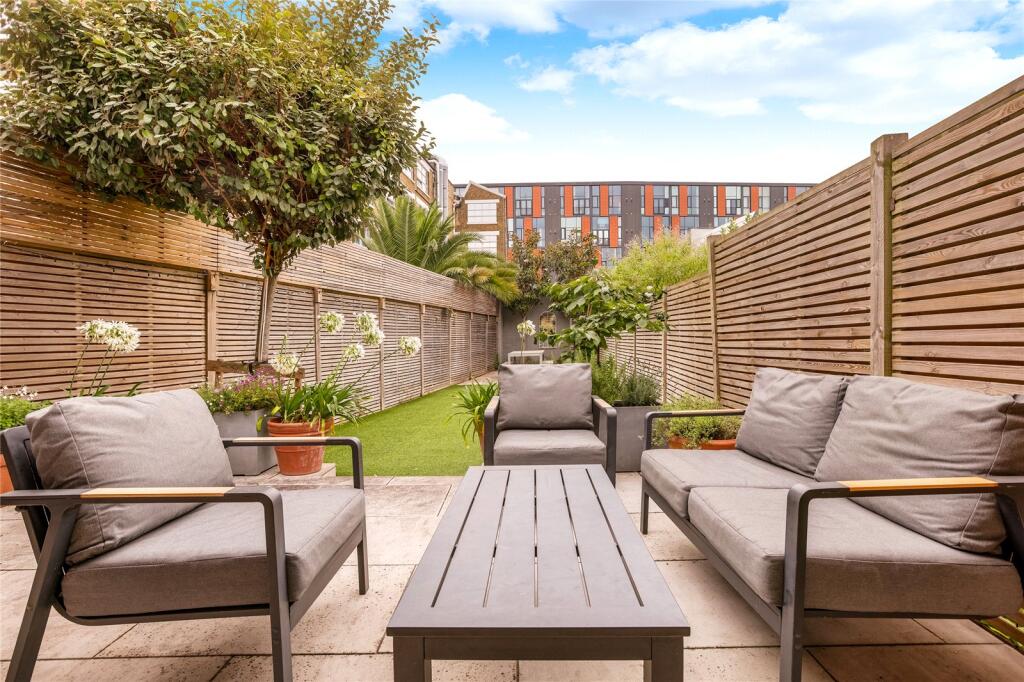 House in London - View 5