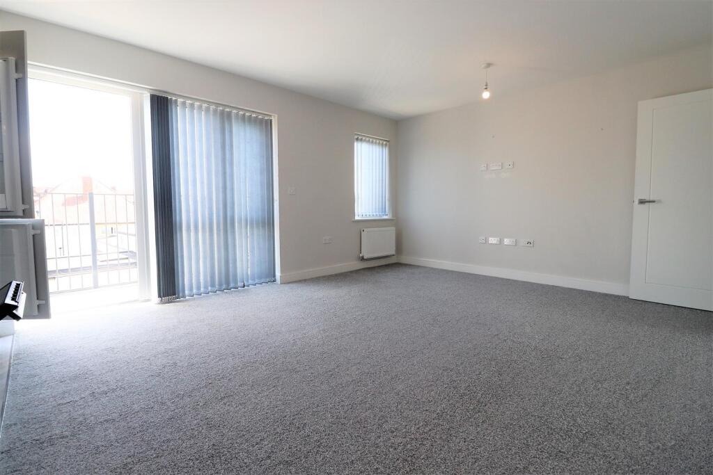 Apartment in London, Hillingdon - View 5
