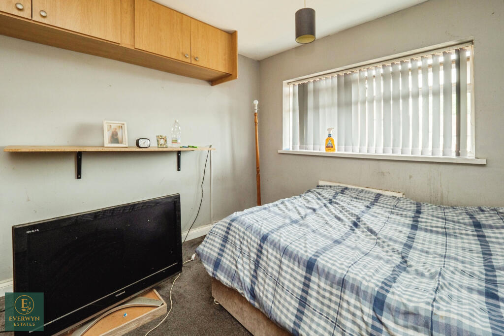 House in Hull, Longhill - More