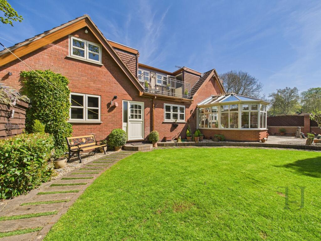 18 Manor Park, Nottingham, NG11 photo 4