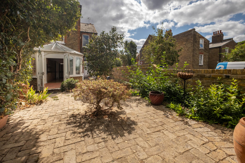 House in London - View 3