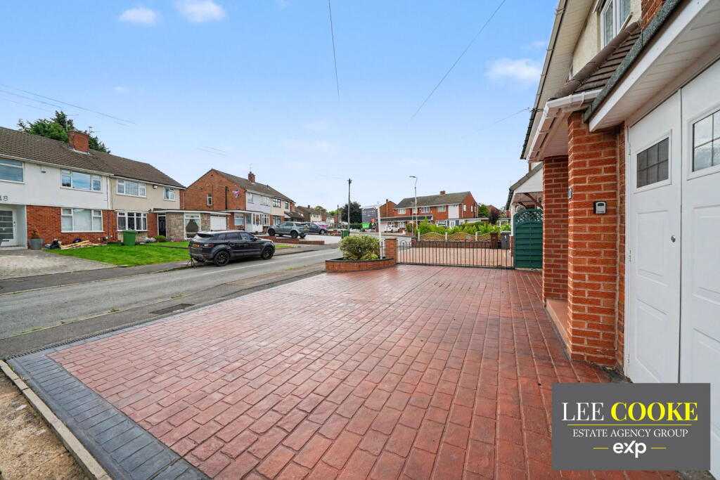 House in Wolverhampton, Fordhouses, Snapes Green - More