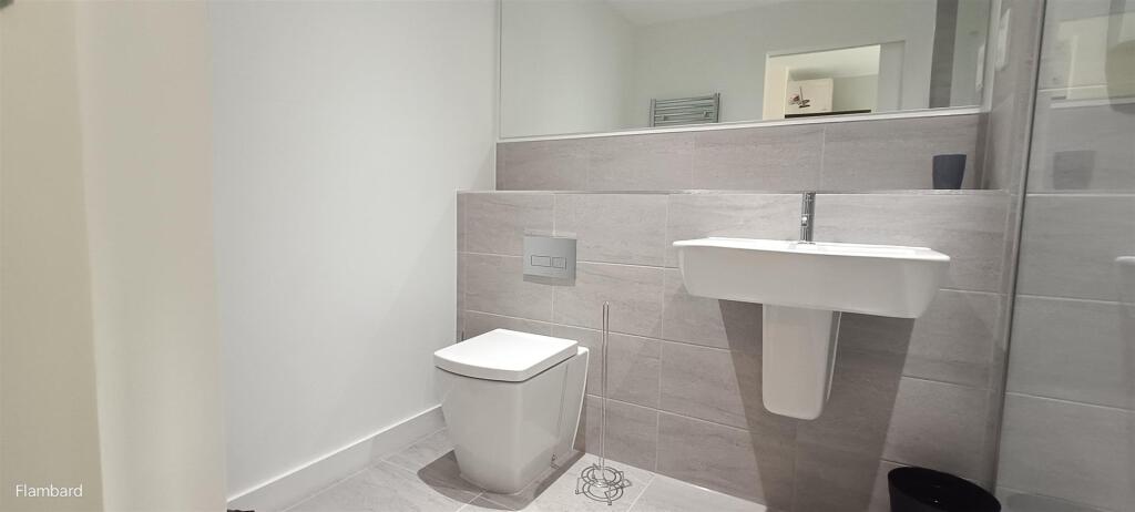 Apartment in Manchester, Old Trafford - View 5