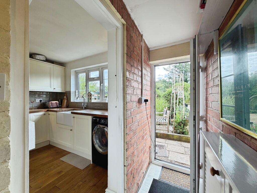 House in Stratford-on-Avon, Newbold Pacey CP - More