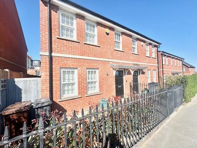 Main image of property: Wood Street, Chelmsford, CM2 9FQ