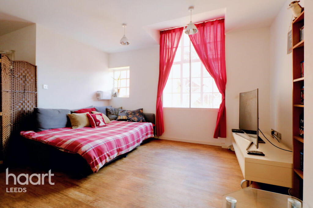 Apartment in Leeds, Warehouse Hill, Lovell Park - View 3