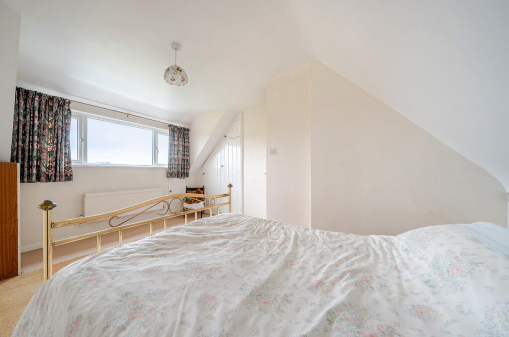 Glebe Park Avenue, Havant, Hampshire, PO9 - More