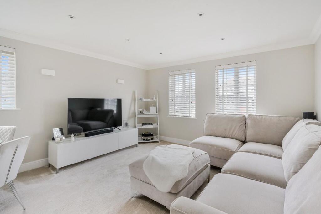 Apartment in Epsom and Ewell, Stoneleigh - View 5