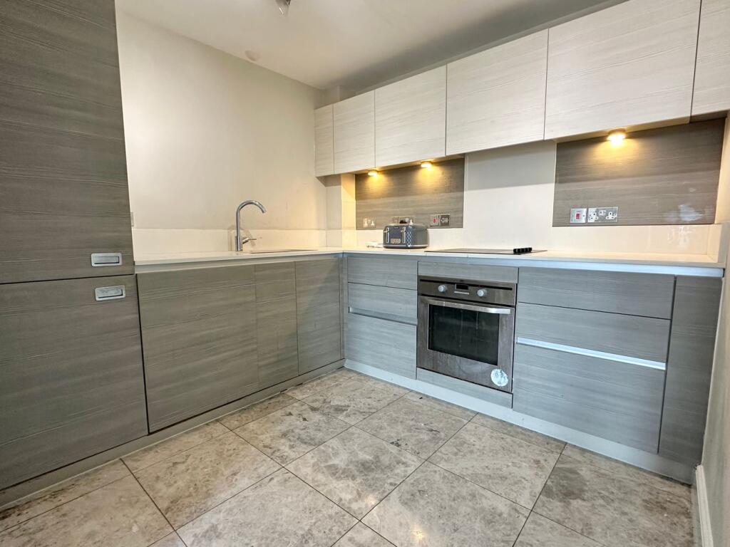Apartment in Bexhill-on-Sea, Central - View 2