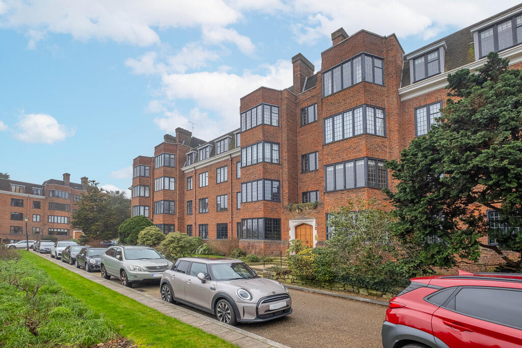 3-bed flat on Manor Fields, London, SW15, £740,000
