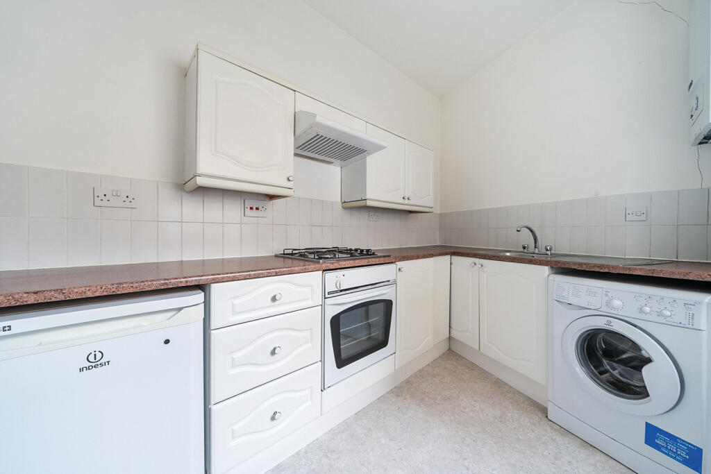 Apartment in London, Purbrook Estate, Walworth - View 2
