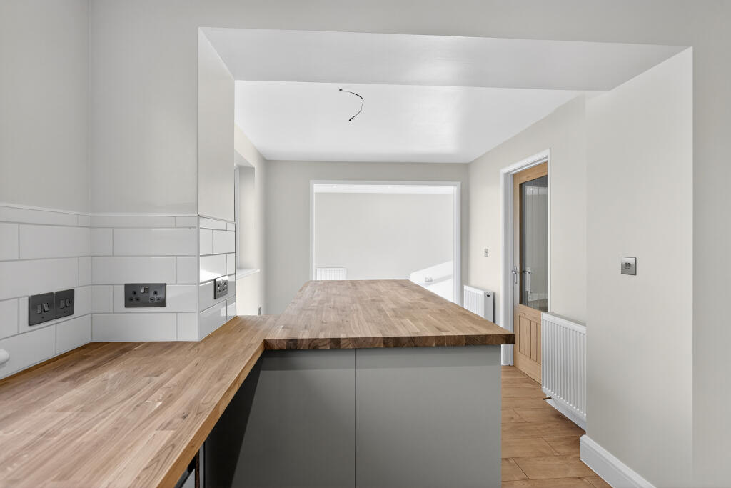 House in Redhill - View 4