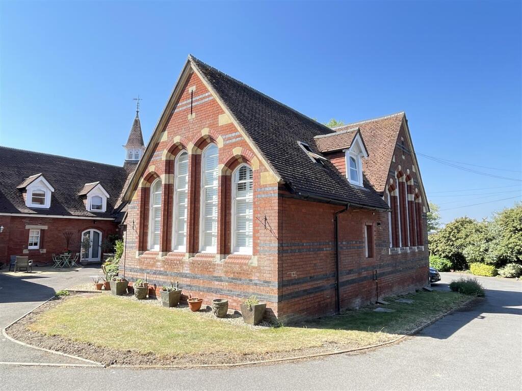 2-bed terraced on Wyndham Park, Salisbury, £250,000