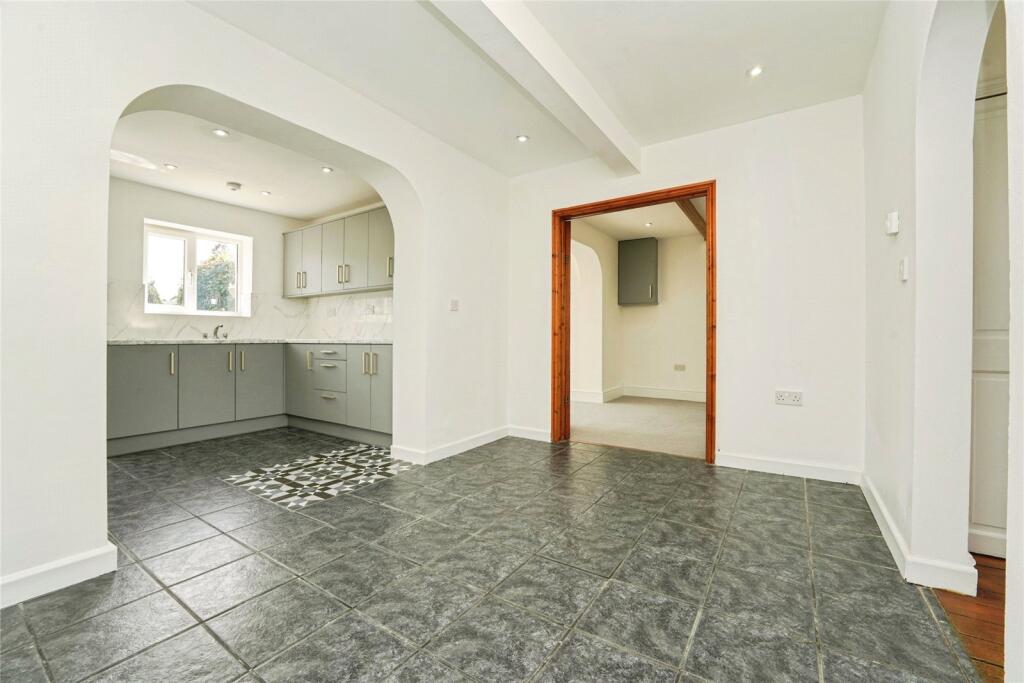 House in Gloucester, Gloucestershire - More