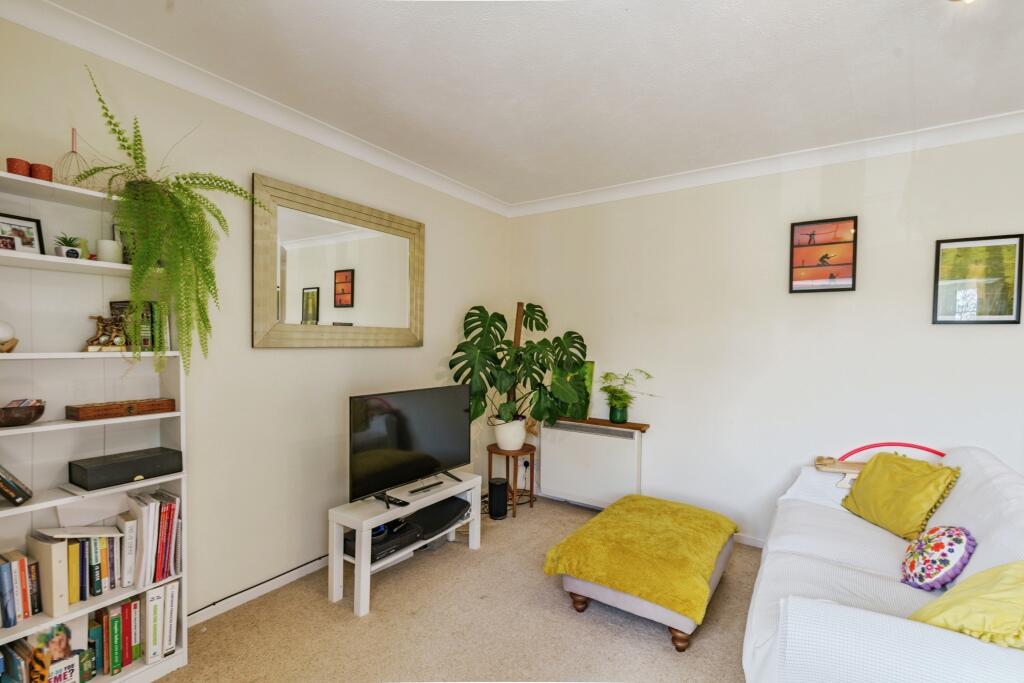 Apartment in Horsham, West Sussex - View 5