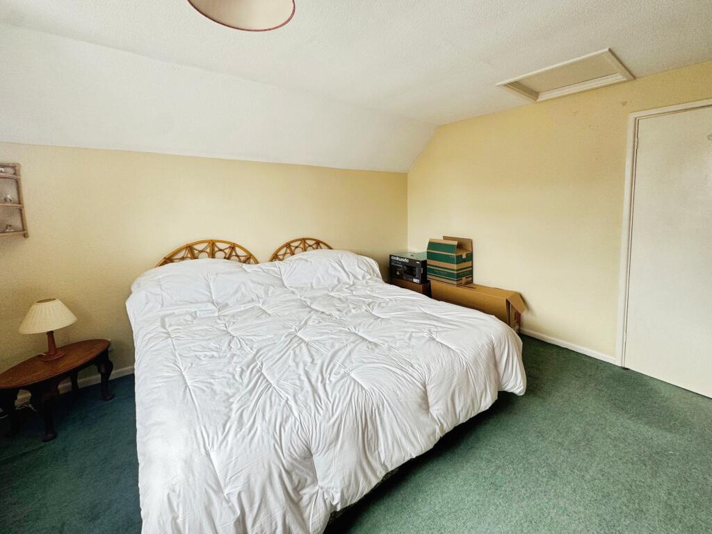 House in Warminster, Tascroft Rise, Wiltshire - More