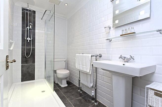 Room 2 bathroom e.jpg